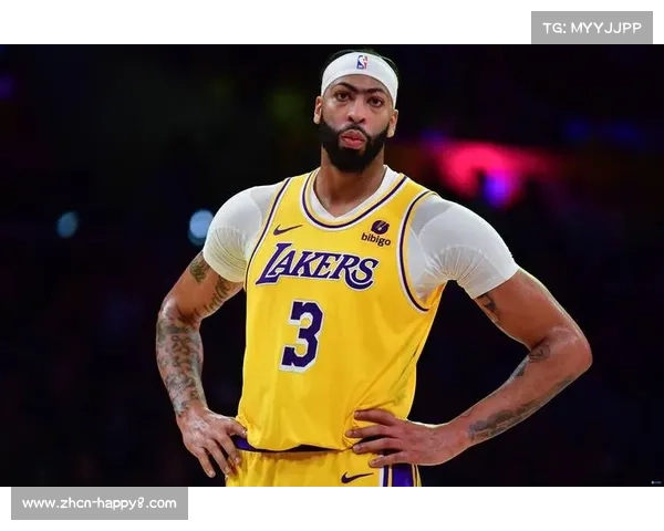 詹姆斯关键罚球准绝杀后与戴维斯击掌，湖人客旅展现韧性